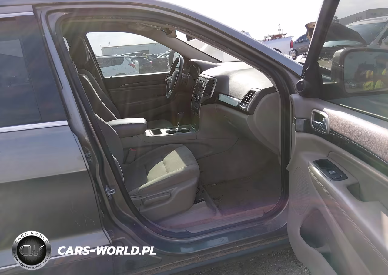 2012 Jeep Grand Cherokee Laredo VIN:1C4RJEAG5CC259812 - 5