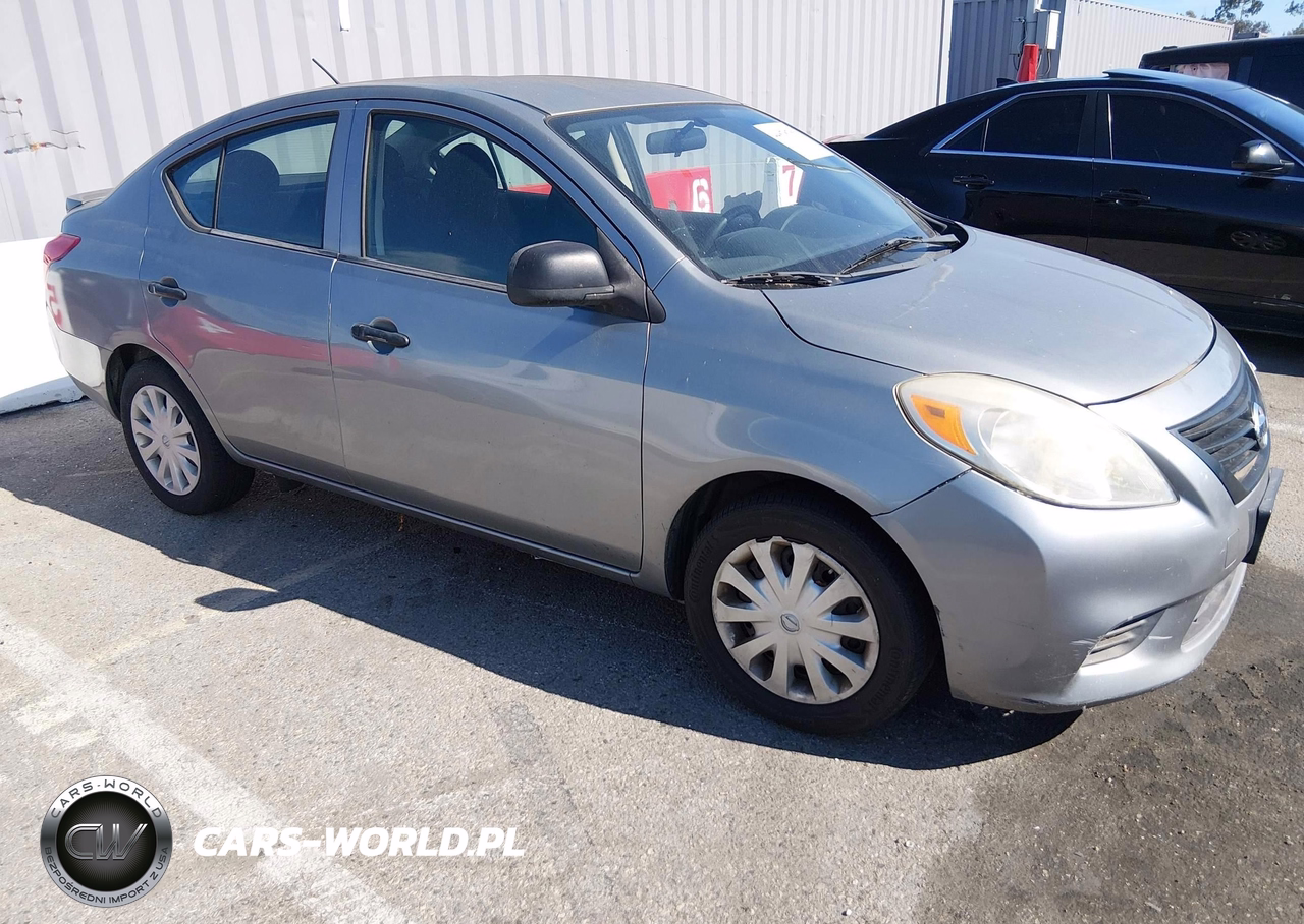2013 Nissan Versa 1.6 S+