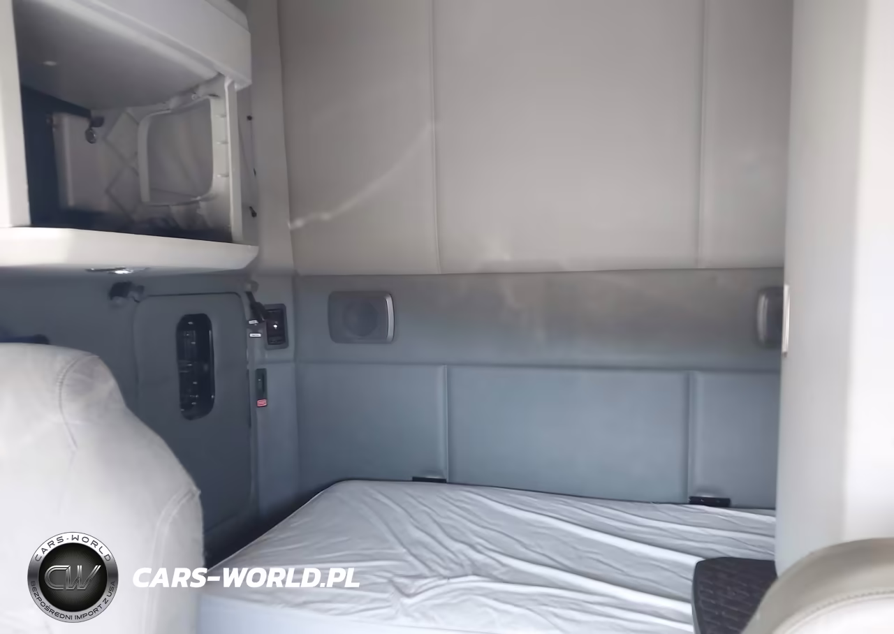 2019 Kenworth T680 VIN:1XKYDP9X7KJ250580 - 6