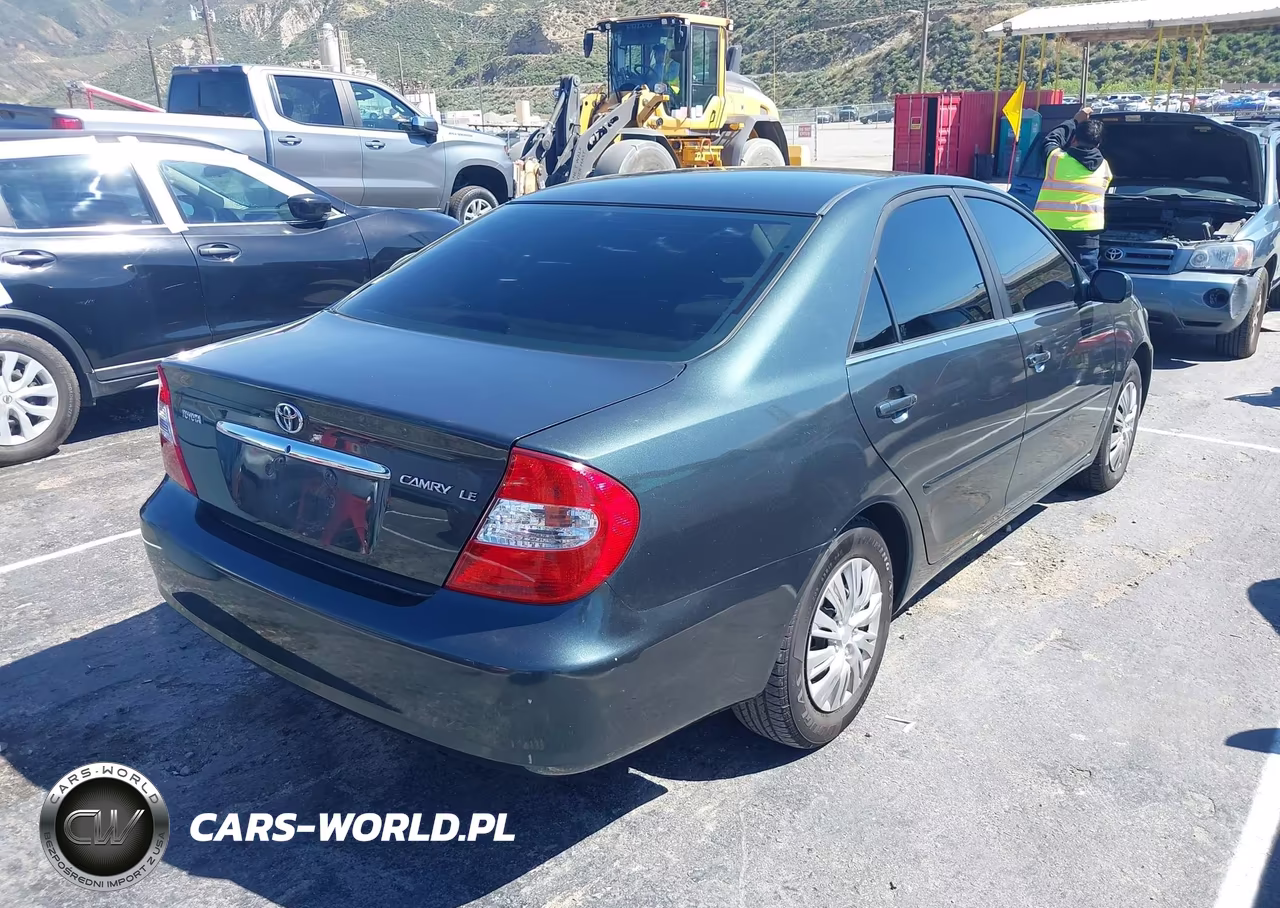 2002 Toyota Camry Le VIN:JTDBE32K420137987 - 4