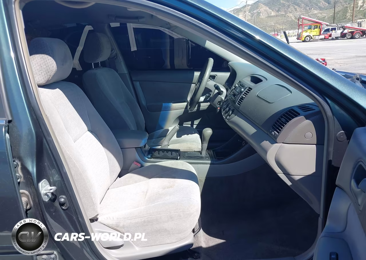 2002 Toyota Camry Le VIN:JTDBE32K420137987 - 5