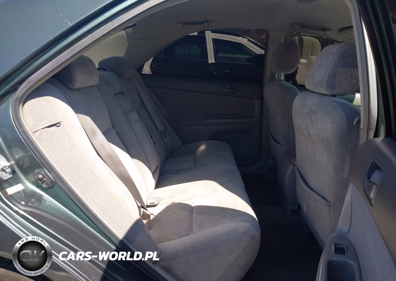 2002 Toyota Camry Le VIN:JTDBE32K420137987 - 8