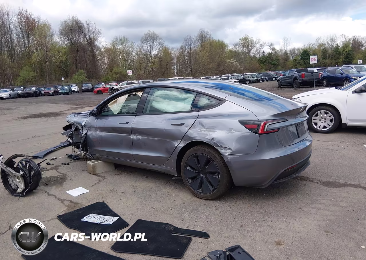2026 Tesla Model 3 Premium Rear-Wheel Drive-Standard Rear-Wheel Drive VIN:5YJ3E1EA1TF140800 - 3