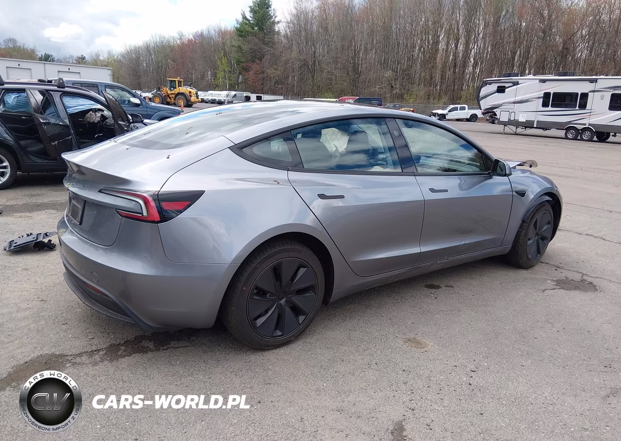 2026 Tesla Model 3 Premium Rear-Wheel Drive-Standard Rear-Wheel Drive VIN:5YJ3E1EA1TF140800 - 4
