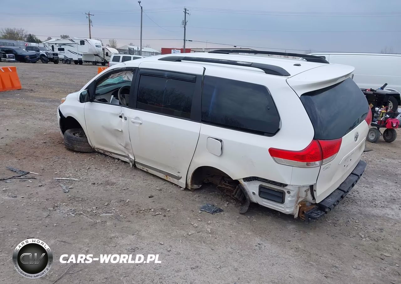 2011 Toyota Sienna Le VIN:5TDJK3DC7BS029600 - 3