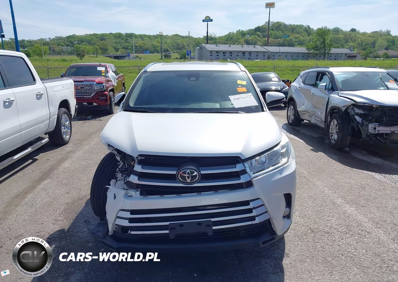 2019 Toyota Highlander Xle VIN:5TDKZRFH7KS369132 - 12