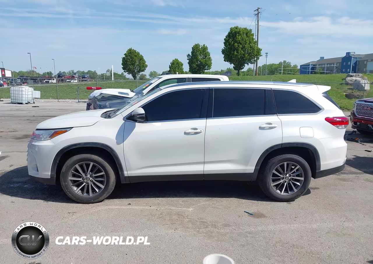 2019 Toyota Highlander Xle VIN:5TDKZRFH7KS369132 - 14