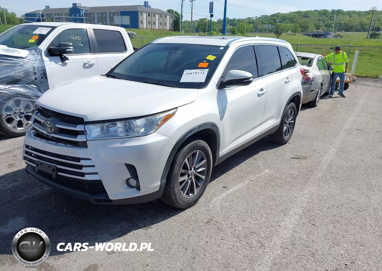 2019 Toyota Highlander Xle VIN:5TDKZRFH7KS369132 - 2