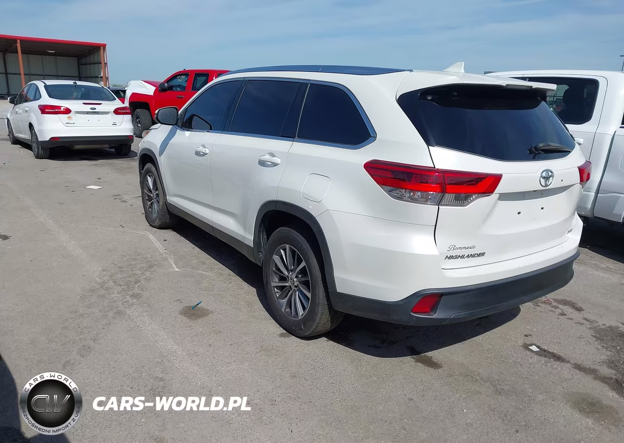 2019 Toyota Highlander Xle VIN:5TDKZRFH7KS369132 - 3
