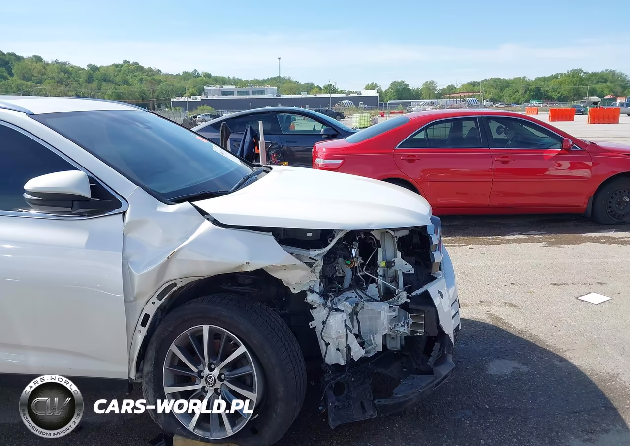2019 Toyota Highlander Xle VIN:5TDKZRFH7KS369132 - 6