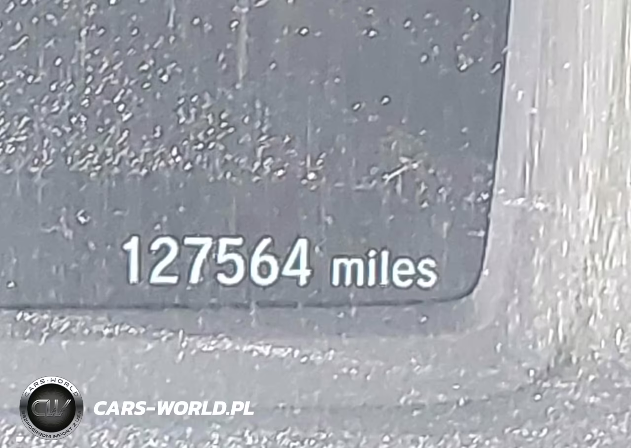 2018 Honda Odyssey Elite VIN:5FNRL6H9XJB065266 - 16
