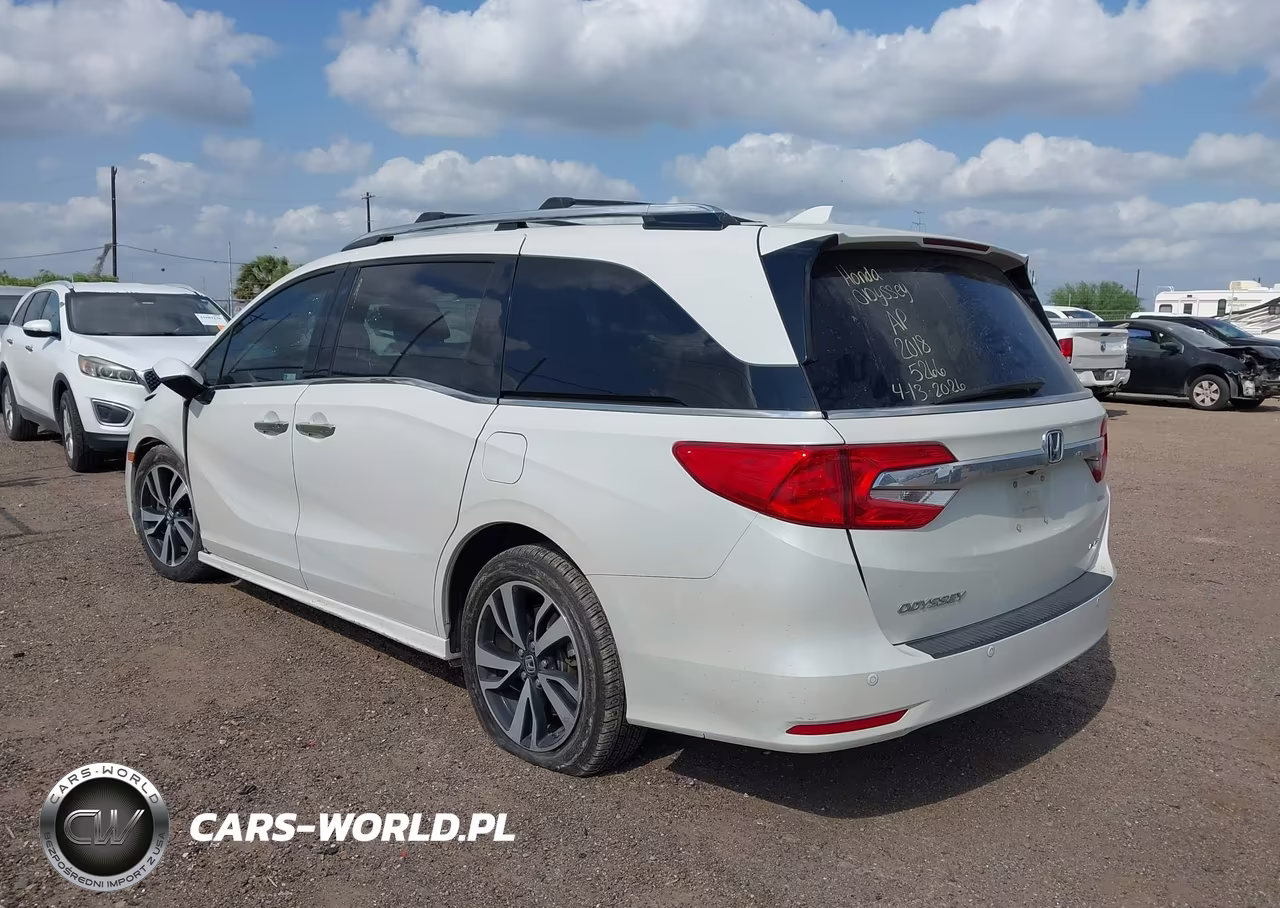 2018 Honda Odyssey Elite VIN:5FNRL6H9XJB065266 - 3