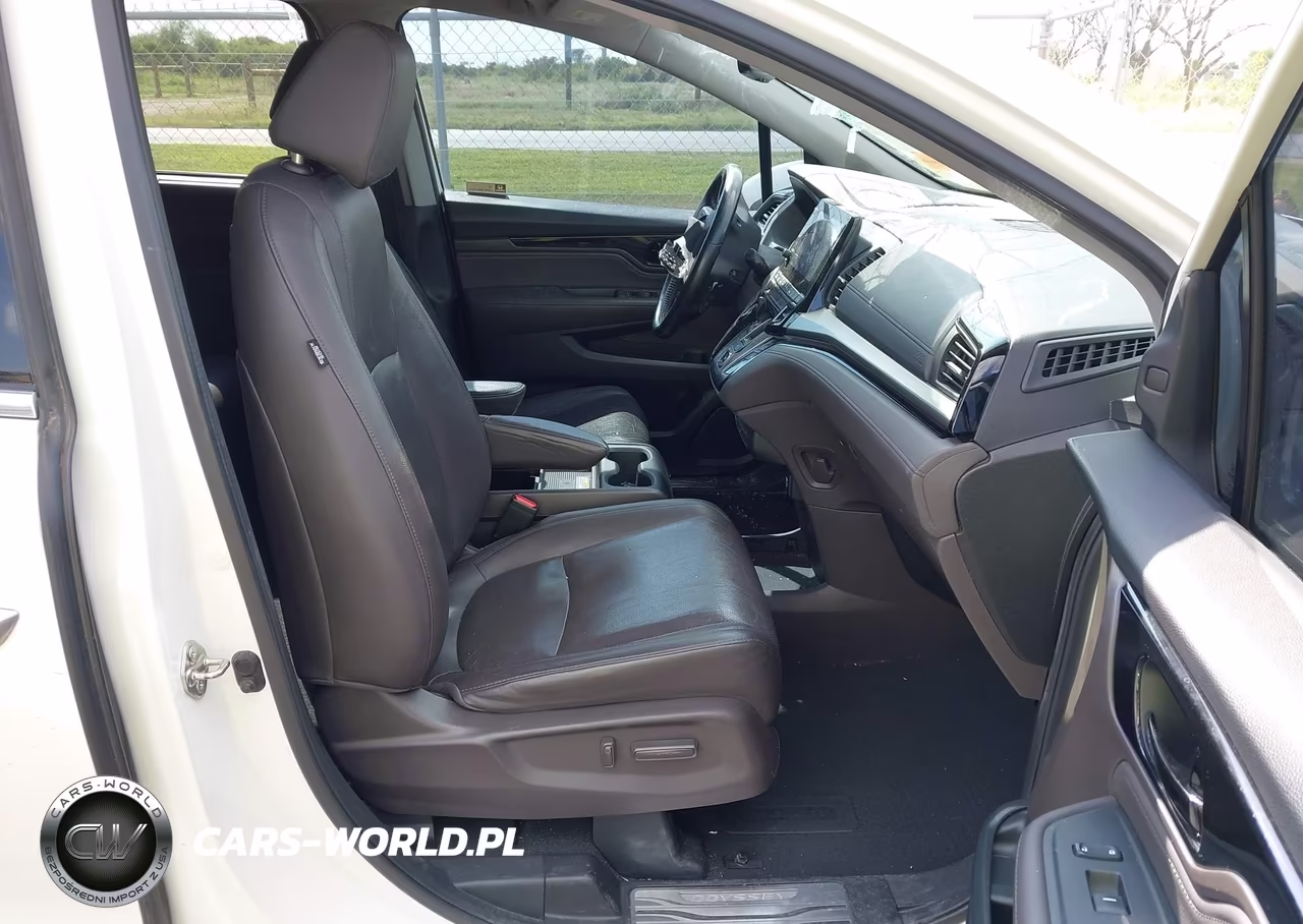 2018 Honda Odyssey Elite VIN:5FNRL6H9XJB065266 - 5
