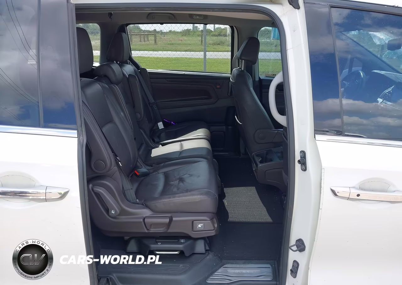 2018 Honda Odyssey Elite VIN:5FNRL6H9XJB065266 - 8