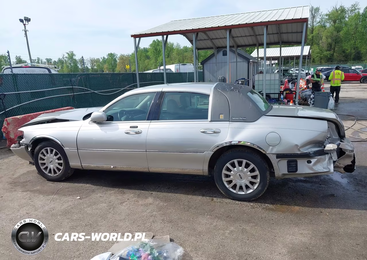 2006 Lincoln Town Car Signature VIN:1LNHM81W46Y607467 - 15