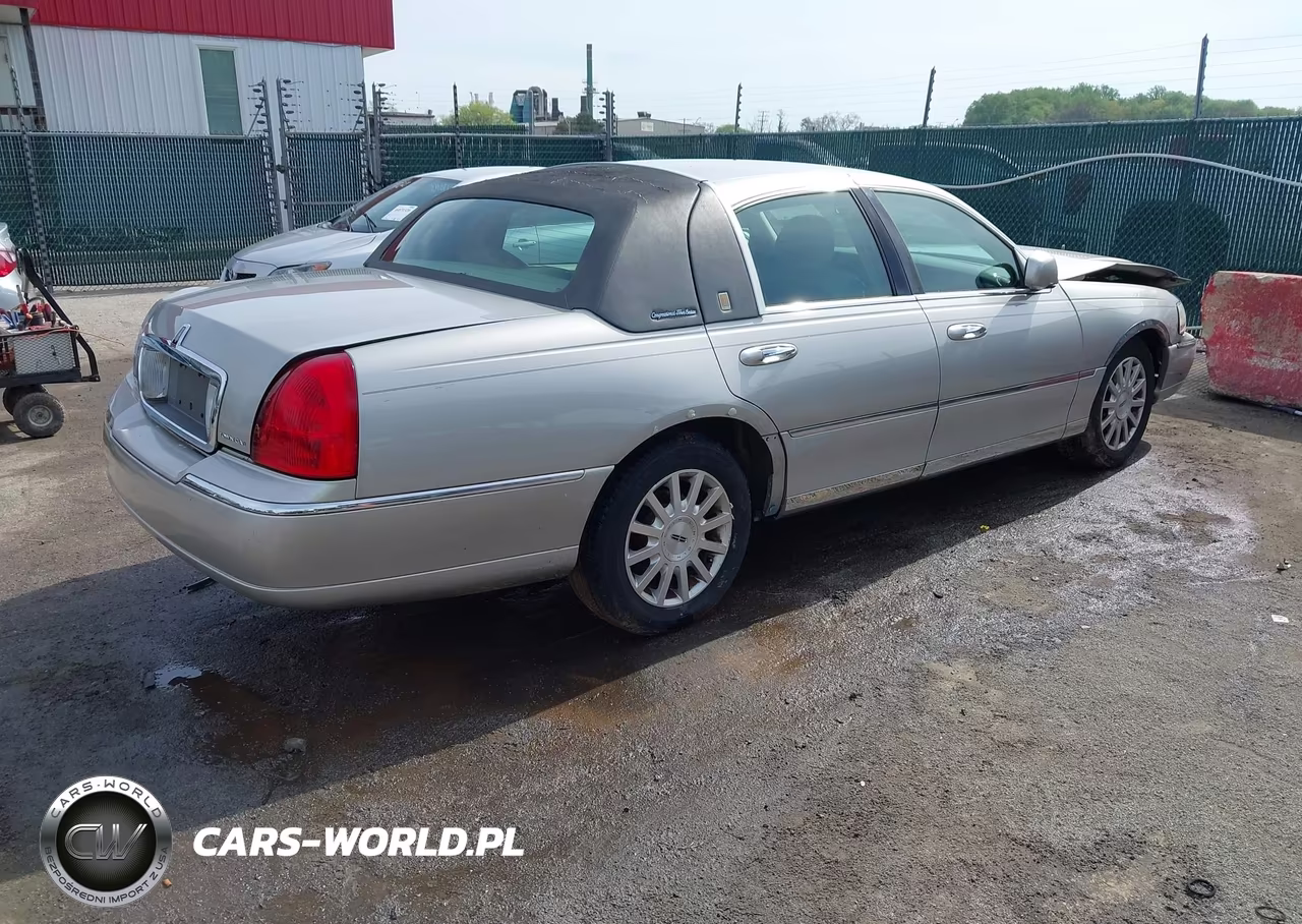 2006 Lincoln Town Car Signature VIN:1LNHM81W46Y607467 - 4