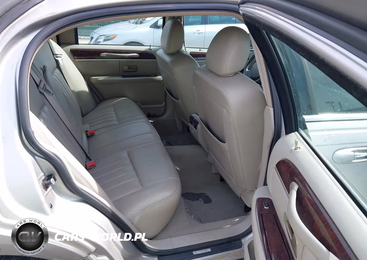 2006 Lincoln Town Car Signature VIN:1LNHM81W46Y607467 - 8