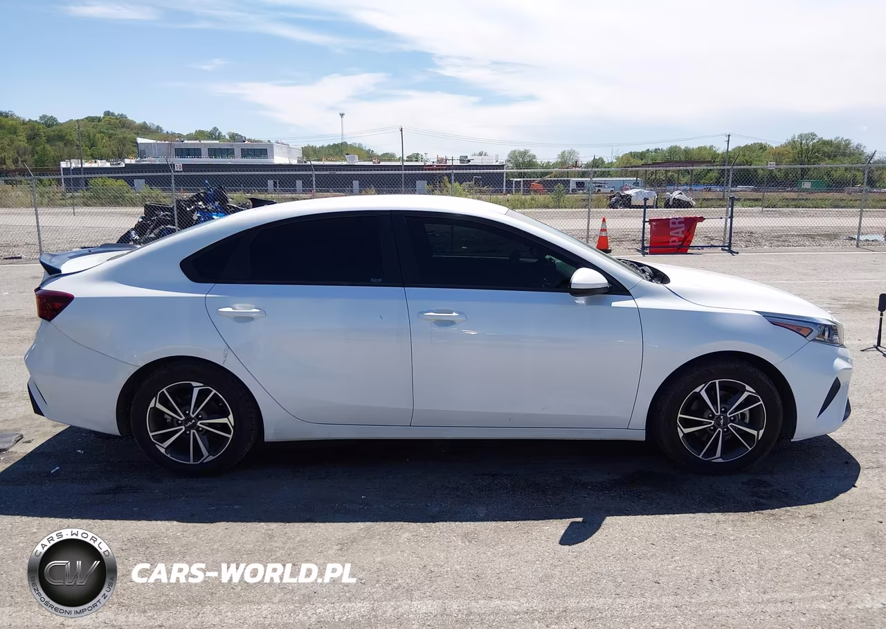 2023 Kia Forte Lxs VIN:3KPF24AD4PE590315 - 13