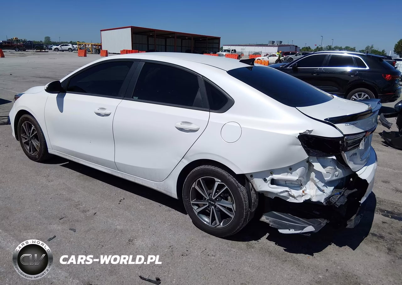2023 Kia Forte Lxs VIN:3KPF24AD4PE590315 - 3