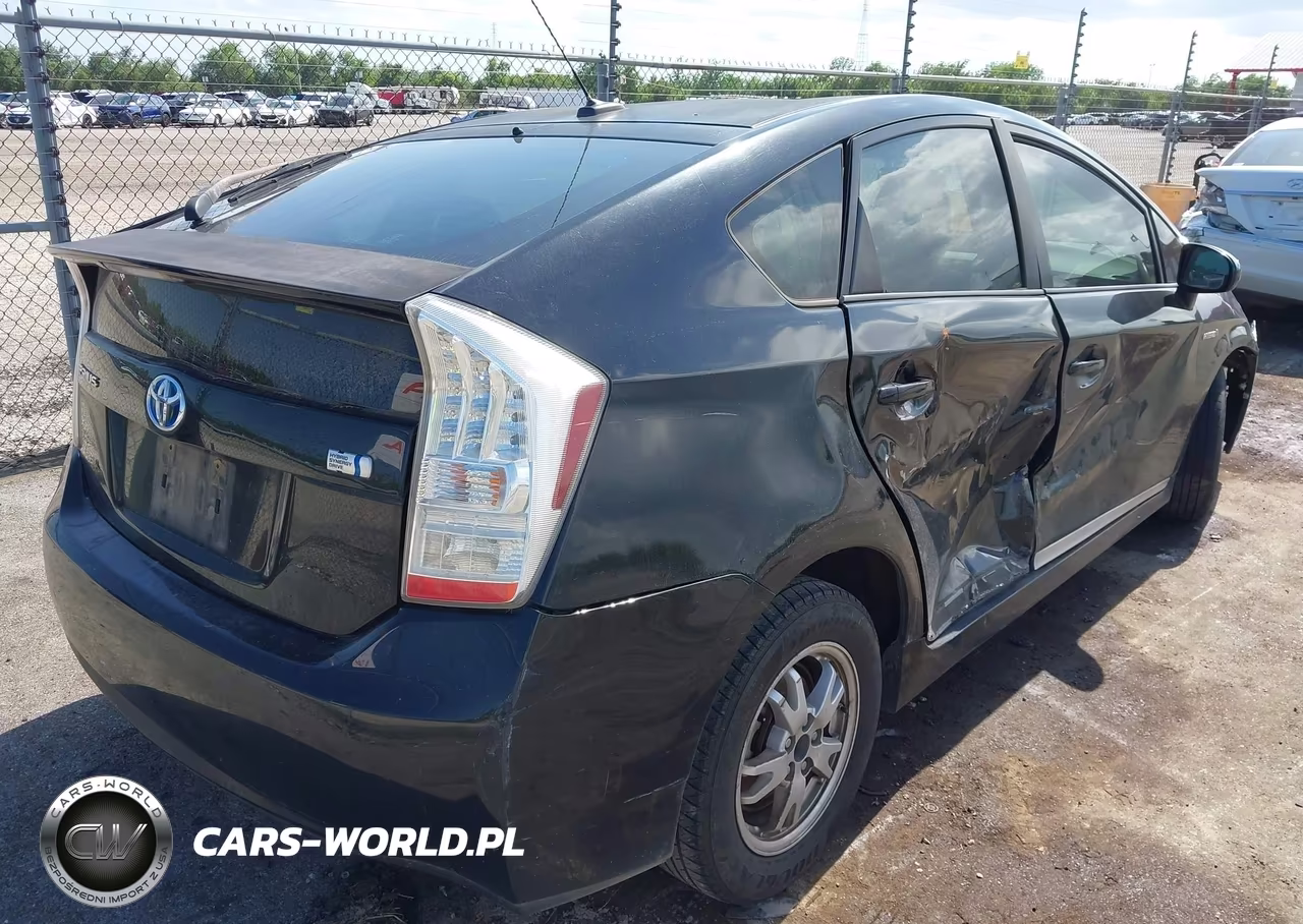 2011 Toyota Prius Two VIN:JTDKN3DU6B1385408 - 4