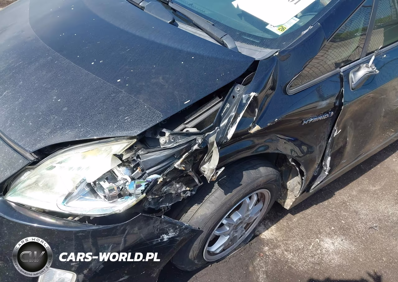2011 Toyota Prius Two VIN:JTDKN3DU6B1385408 - 6