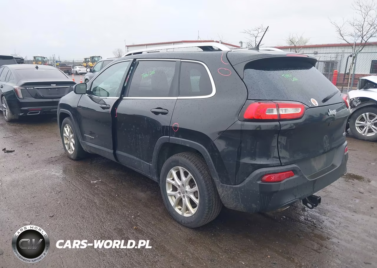 2015 Jeep Cherokee Latitude VIN:1C4PJLCBXFW761229 - 3