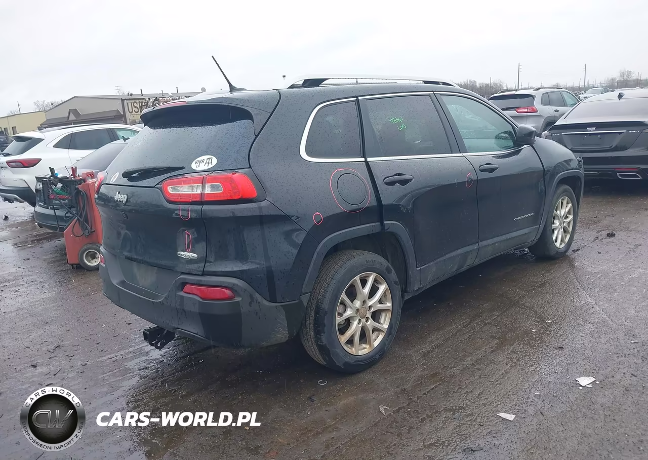 2015 Jeep Cherokee Latitude VIN:1C4PJLCBXFW761229 - 4