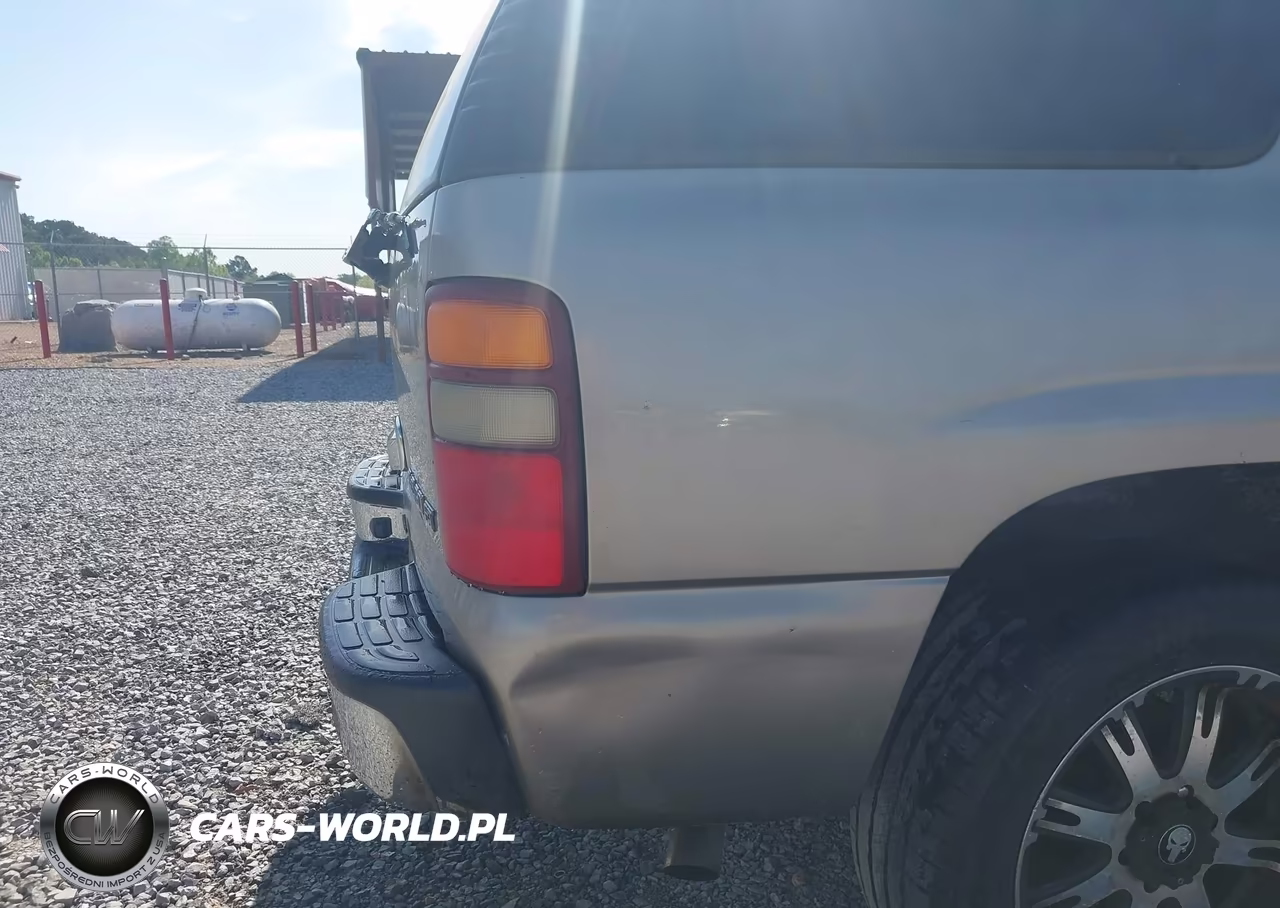 2003 Chevrolet Tahoe Lt VIN:1GNEC13ZX3R256070 - 13