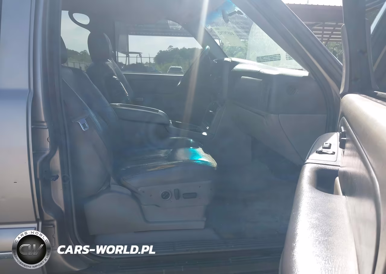 2003 Chevrolet Tahoe Lt VIN:1GNEC13ZX3R256070 - 5