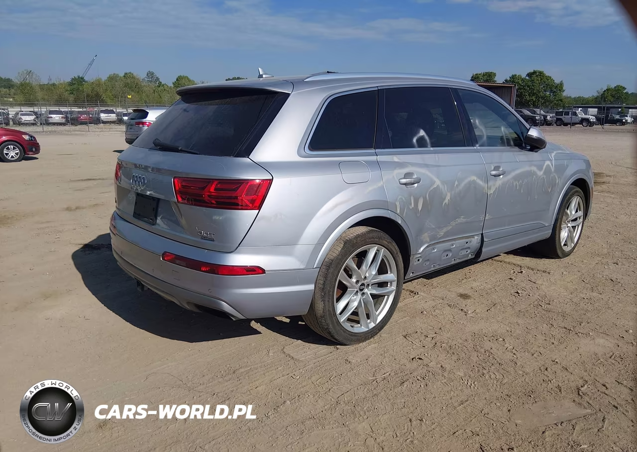 2017 Audi Q7 3.0T Premium VIN:WA1VAAF71HD007602 - 4