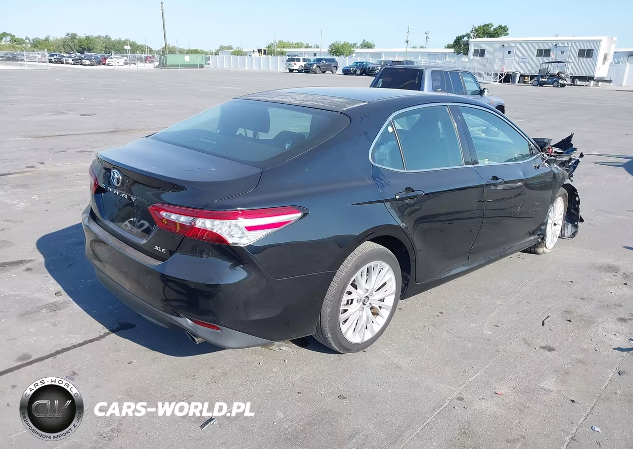 2018 Toyota Camry Xle VIN:4T1B11HK6JU125544 - 4
