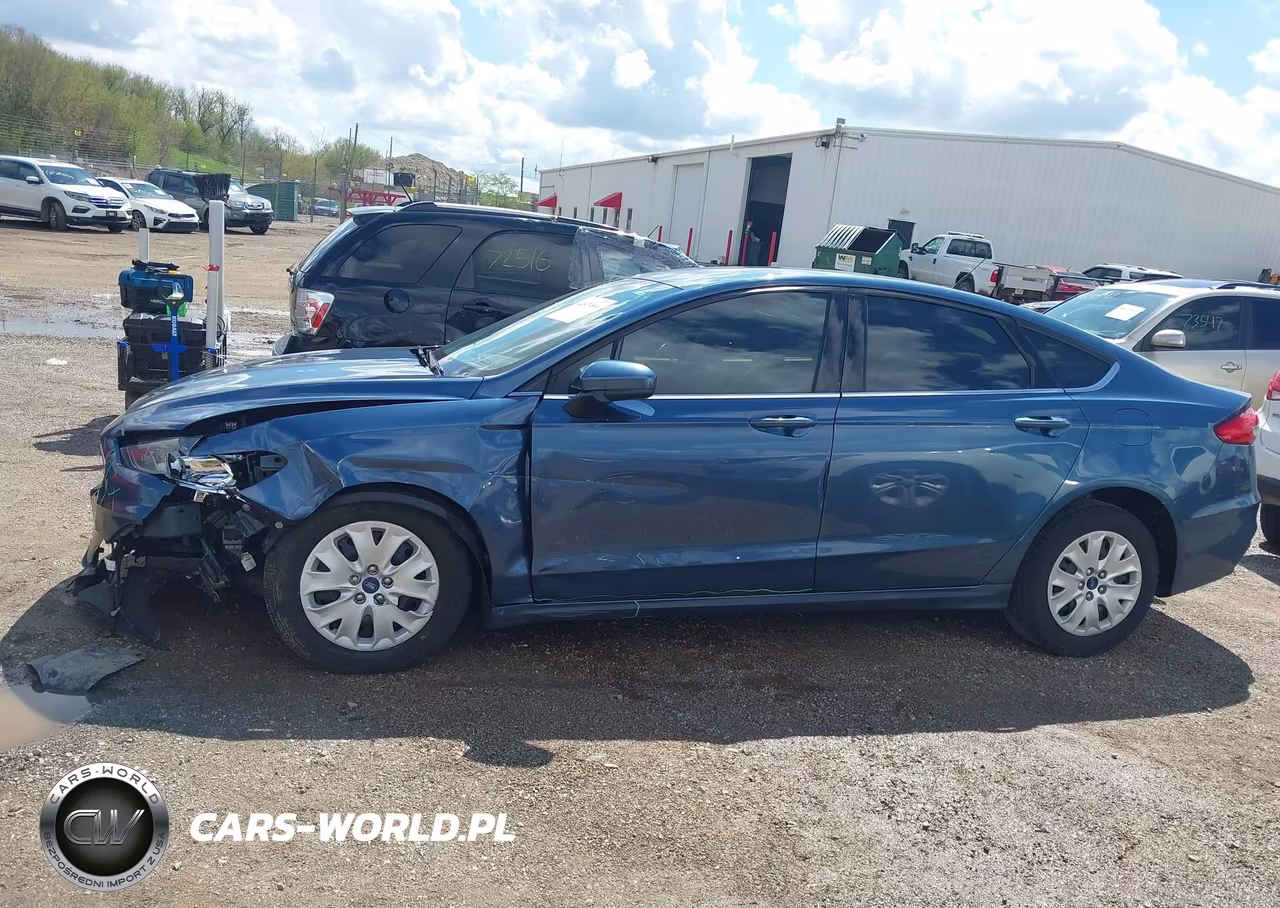 2019 Ford Fusion S VIN:3FA6P0G7XKR163935 - 14