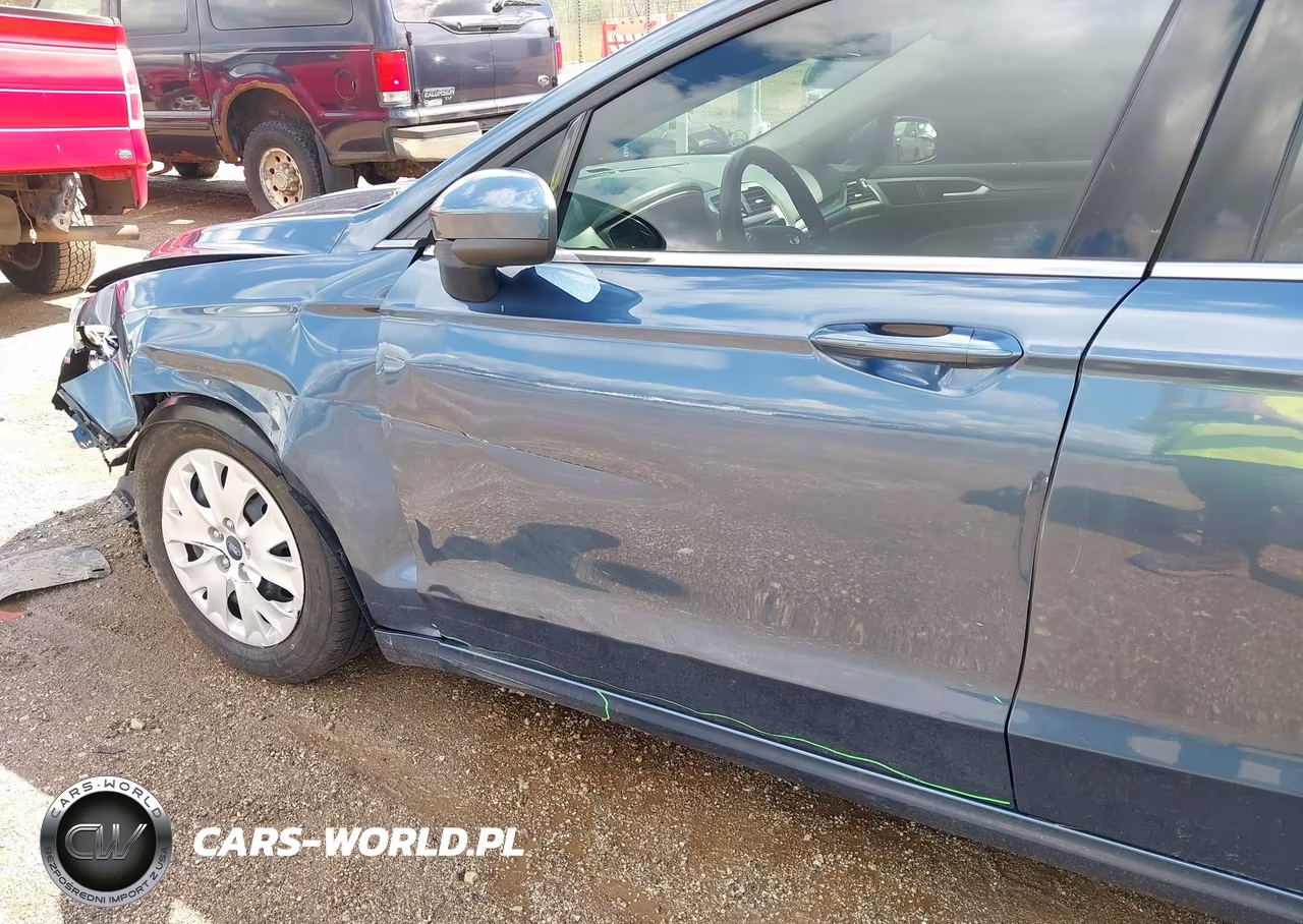 2019 Ford Fusion S VIN:3FA6P0G7XKR163935 - 18
