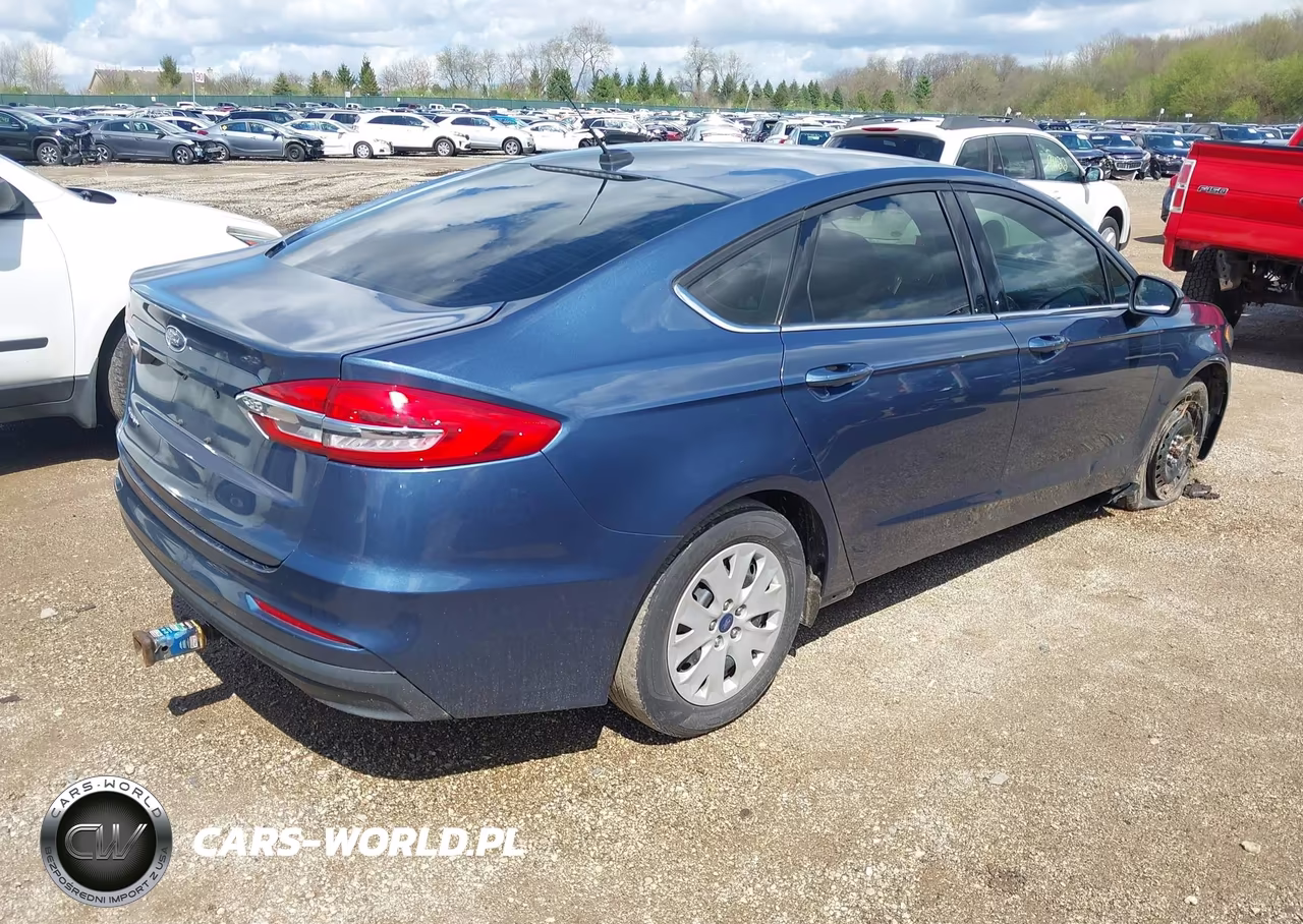 2019 Ford Fusion S VIN:3FA6P0G7XKR163935 - 4