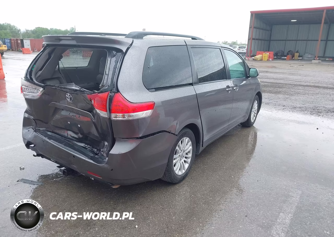 2011 Toyota Sienna Xle V6 VIN:5TDYK3DC6BS169300 - 4