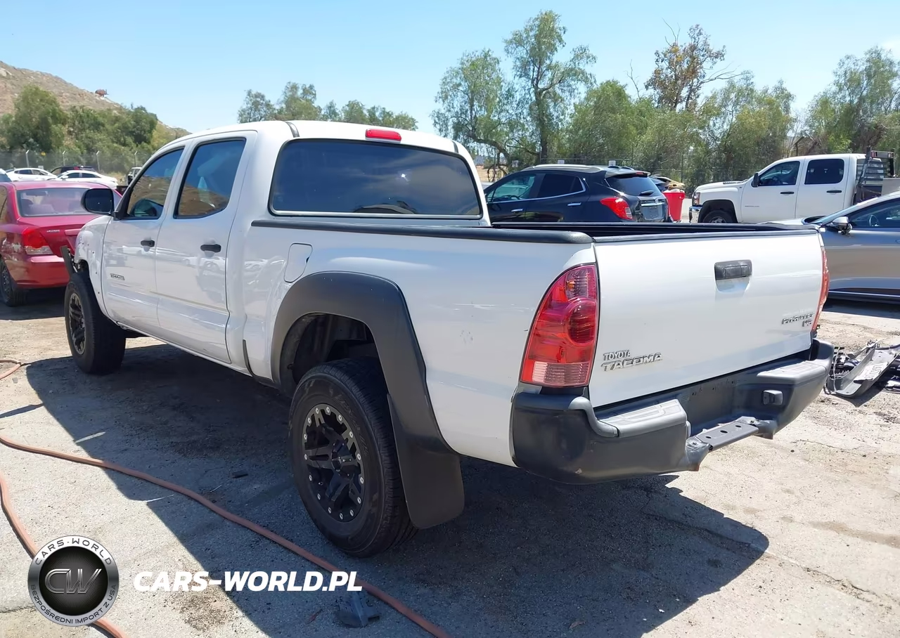 2015 Toyota Tacoma Prerunner V6 VIN:3TMKU4HN7FM045060 - 3