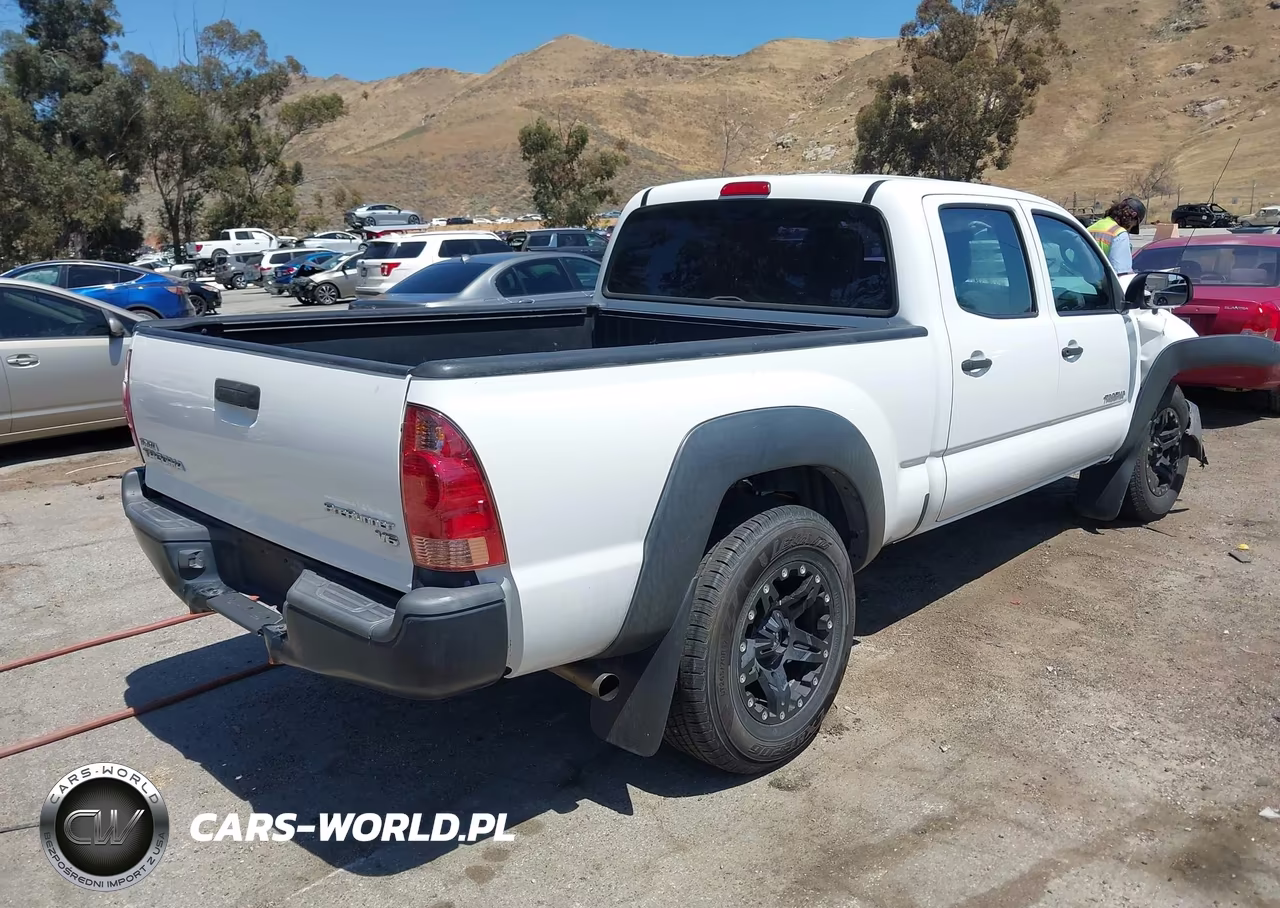 2015 Toyota Tacoma Prerunner V6 VIN:3TMKU4HN7FM045060 - 4