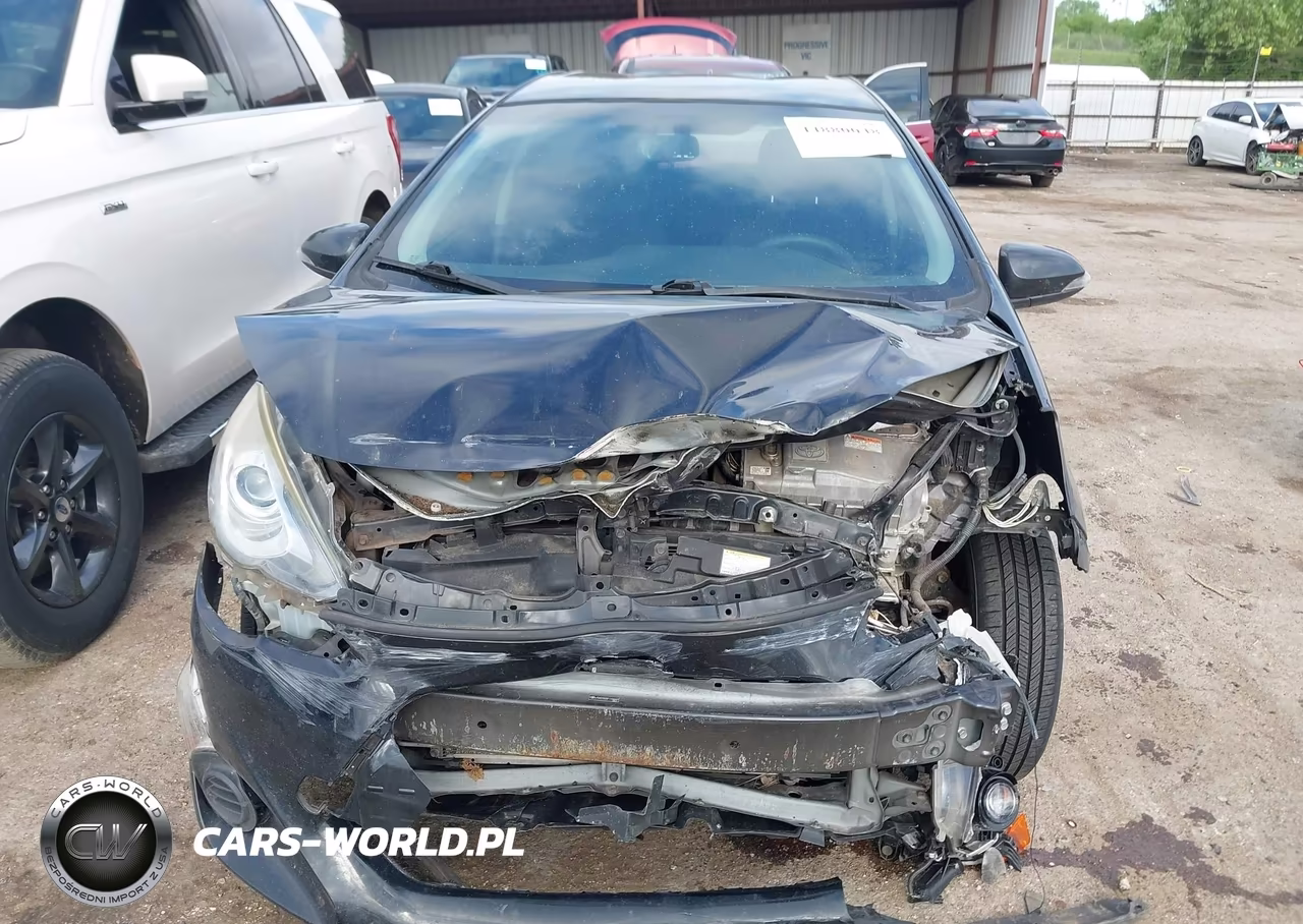 2015 Toyota Prius C Two VIN:JTDKDTB30F1104447 - 13