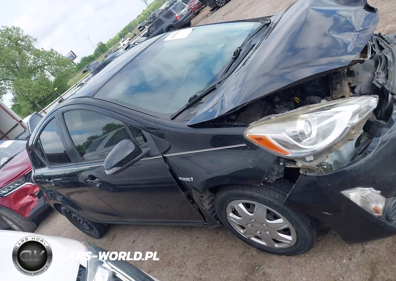 2015 Toyota Prius C Two VIN:JTDKDTB30F1104447 - 14