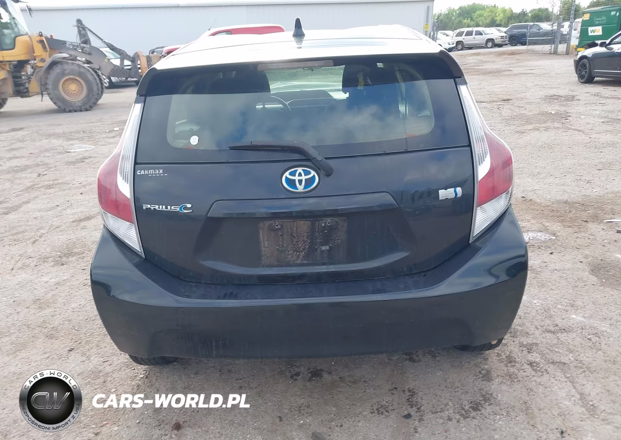 2015 Toyota Prius C Two VIN:JTDKDTB30F1104447 - 17