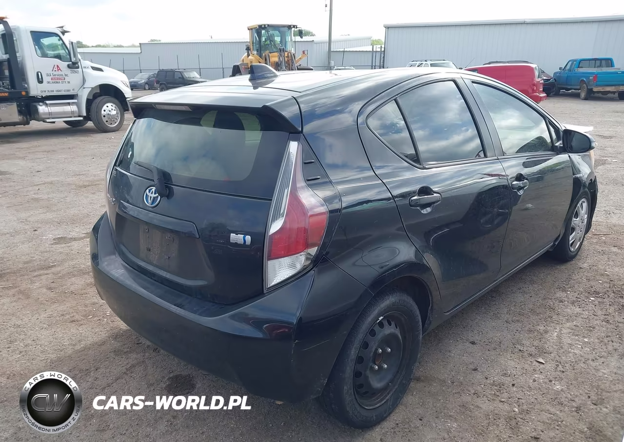 2015 Toyota Prius C Two VIN:JTDKDTB30F1104447 - 4