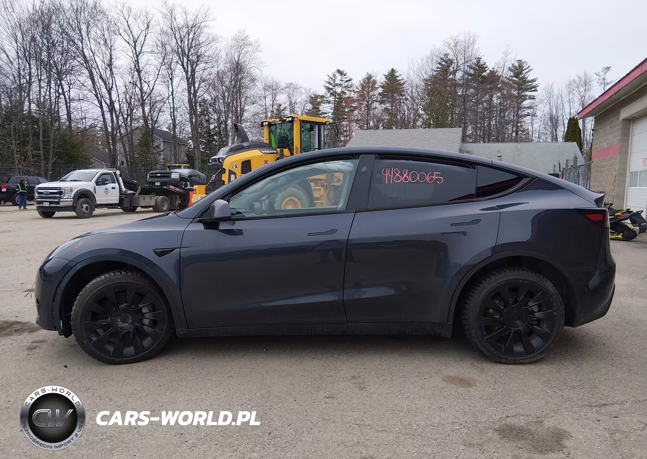 2025 Tesla Model Y Long Range Dual Motor All-Wheel Drive VIN:7SAYGDEE6SA338601 - 15