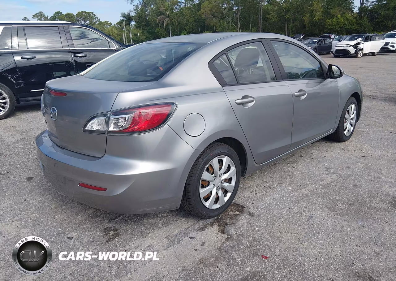 2012 Mazda Mazda3 I Sport VIN:JM1BL1UF9C1679768 - 4