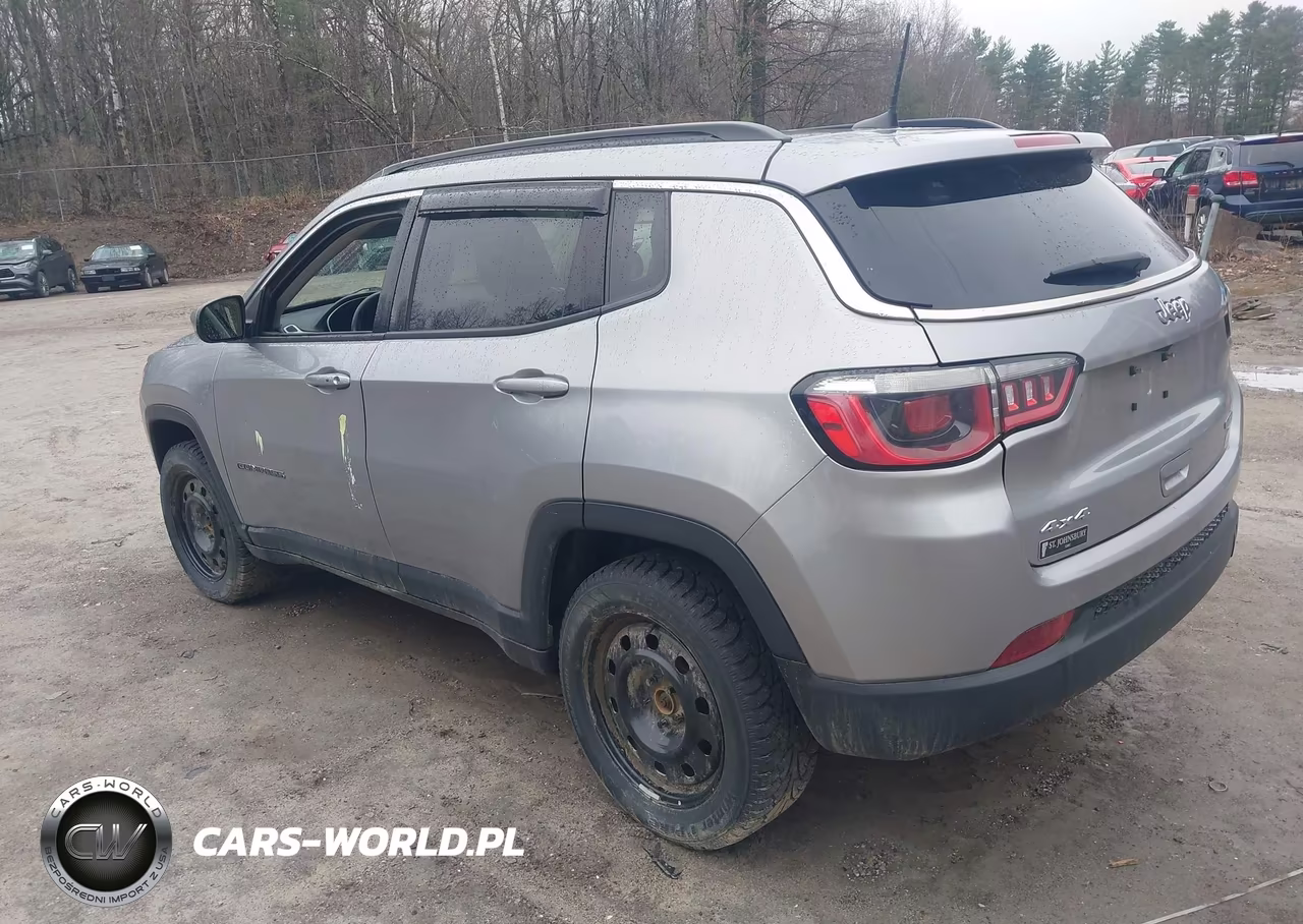 2019 Jeep Compass Latitude 4X4 VIN:3C4NJDBB4KT678460 - 3