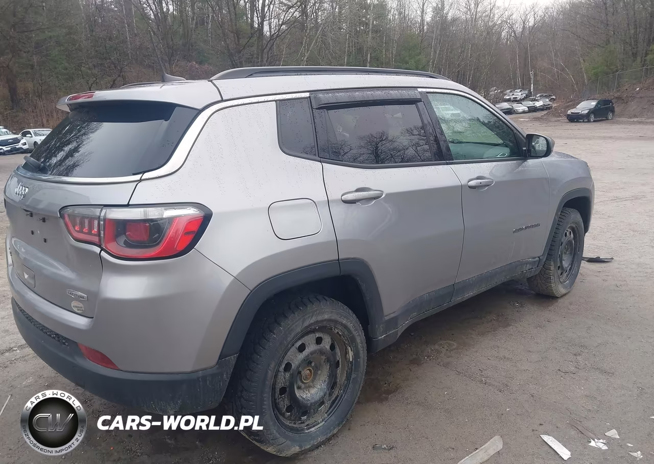 2019 Jeep Compass Latitude 4X4 VIN:3C4NJDBB4KT678460 - 4