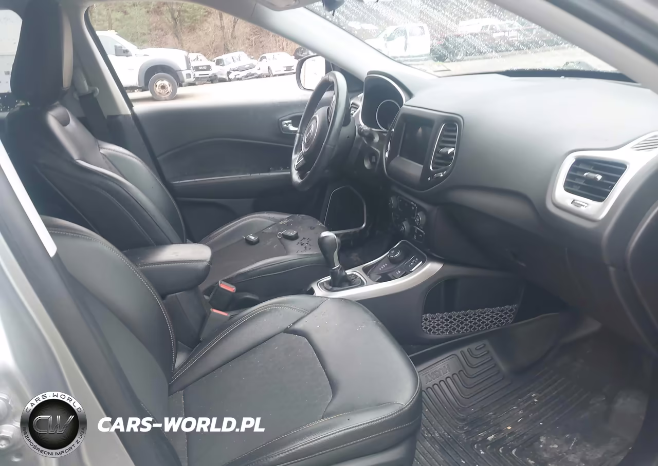 2019 Jeep Compass Latitude 4X4 VIN:3C4NJDBB4KT678460 - 5