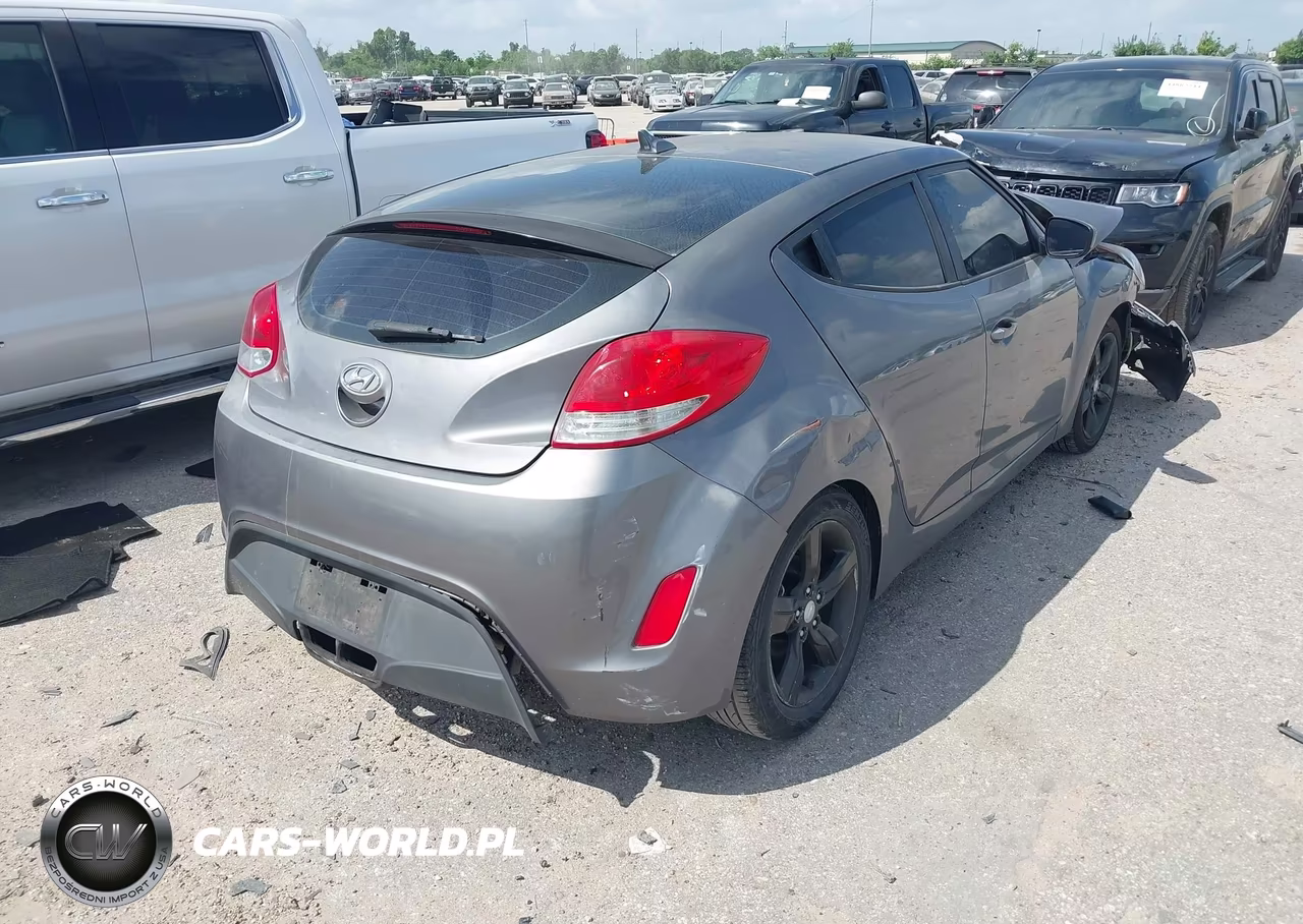 2013 Hyundai Veloster Base W-Black VIN:KMHTC6ADXDU152547 - 4