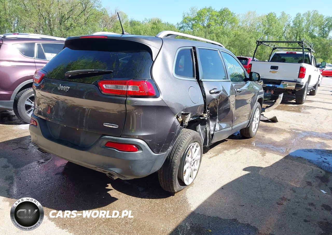 2014 Jeep Cherokee Latitude VIN:1C4PJMCS1EW152213 - 4