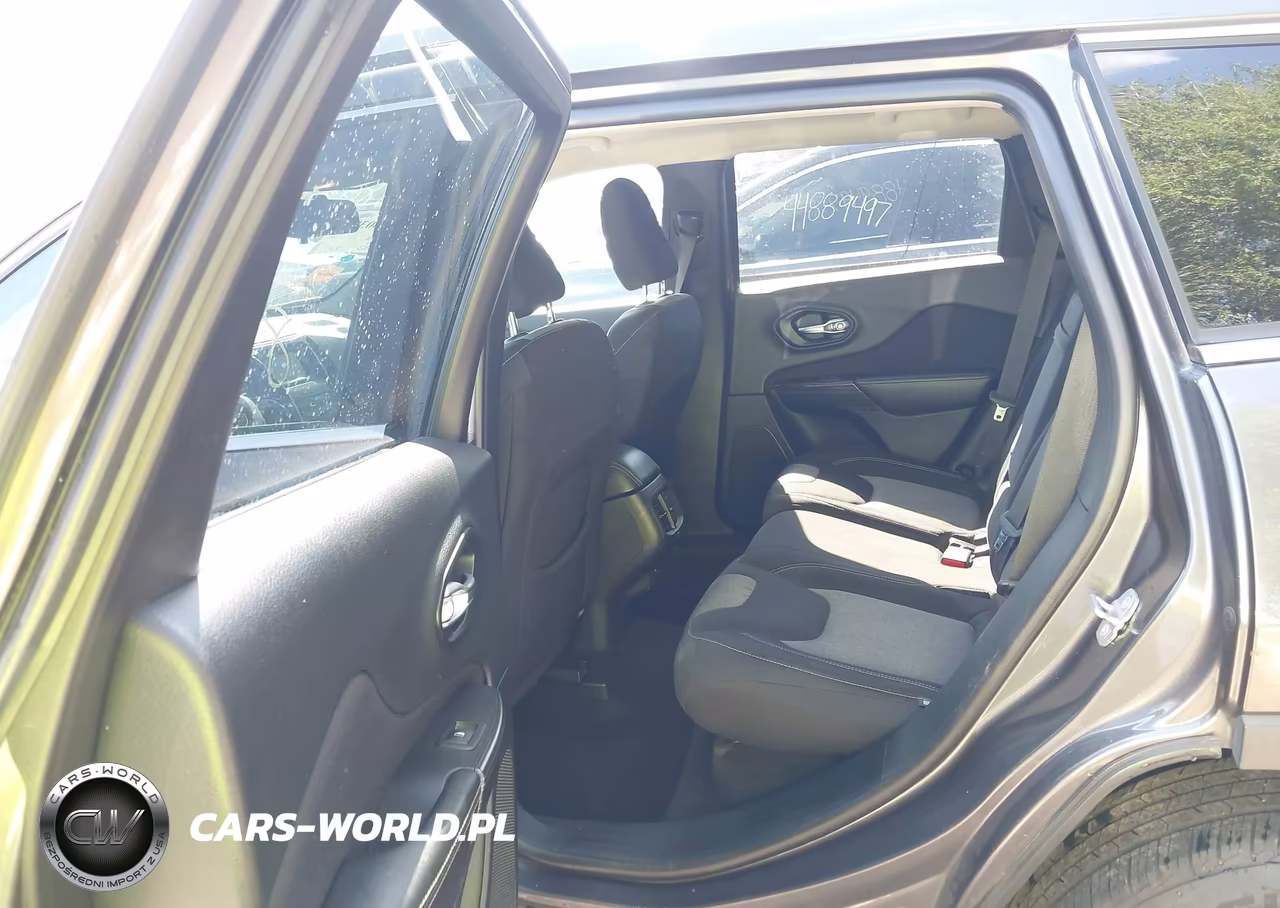 2014 Jeep Cherokee Latitude VIN:1C4PJMCS1EW152213 - 8