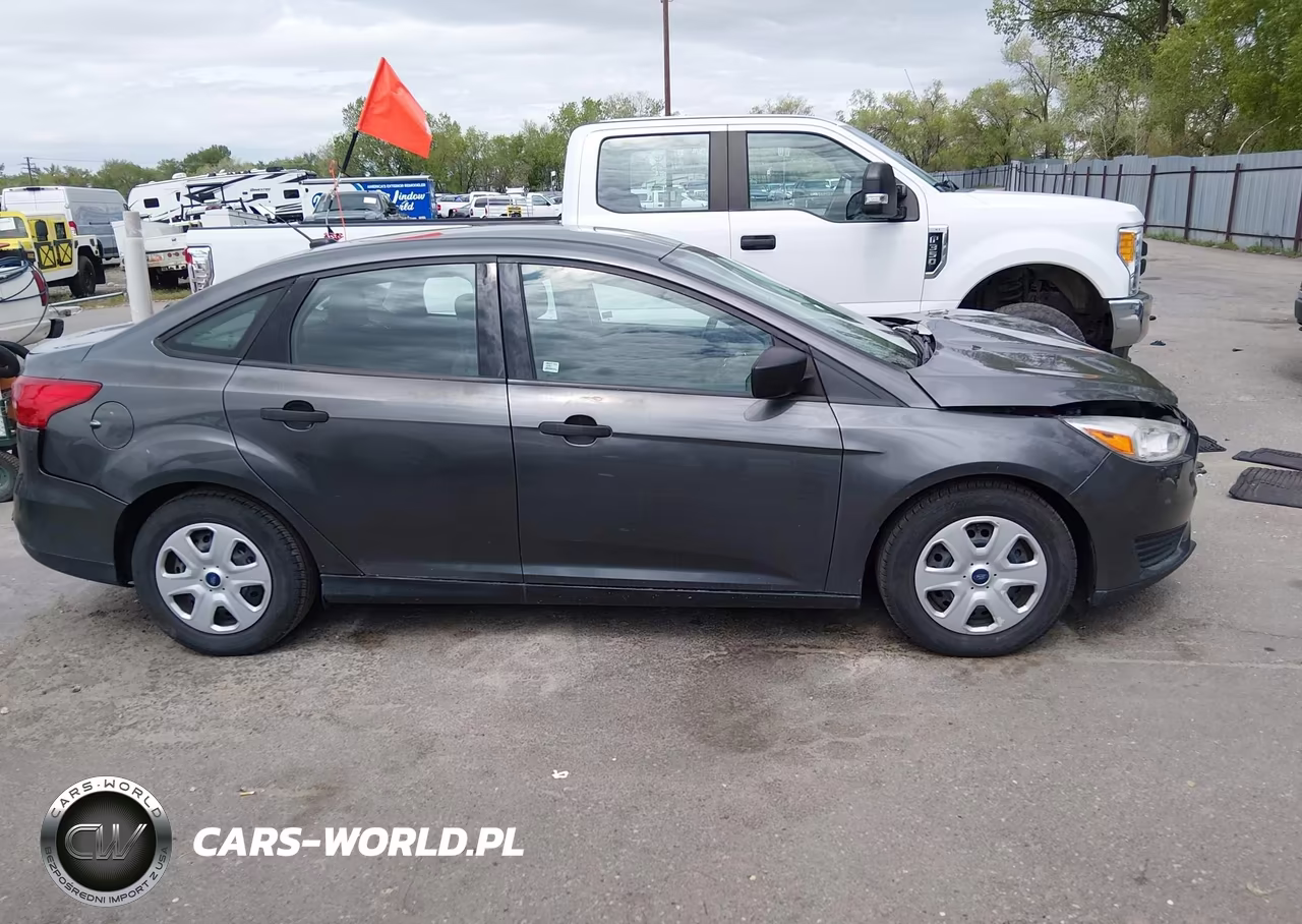 2018 Ford Focus S VIN:1FADP3E23JL322615 - 13